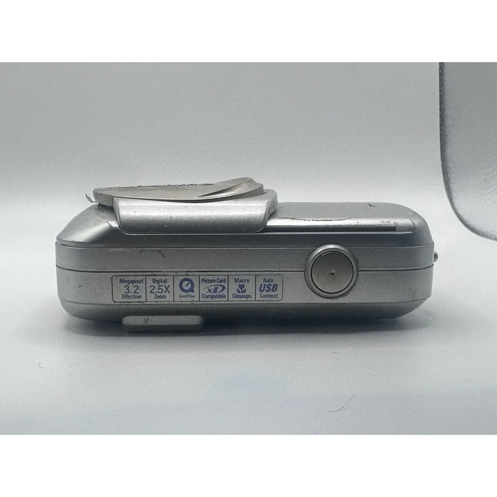 Olympus CAMEDIA D-395 3.2MP Digital Camera Untested For Parts/ Repair